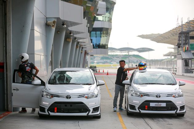 明星战队登场！ Toyota颁发证书给予 Vios 挑战赛车手！