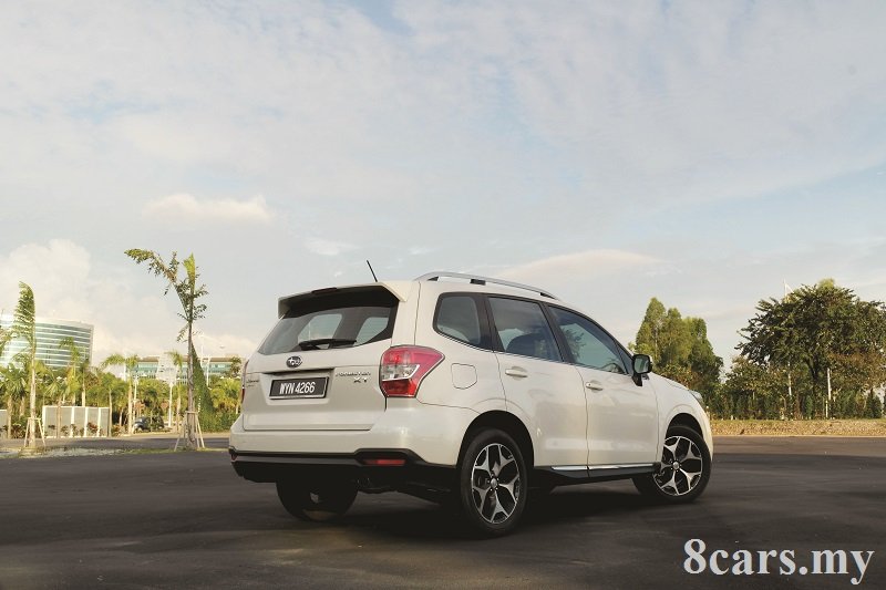 強調性能風格的subaru forester 2.0xt