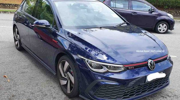 Volkswagen Golf GTI spyshot