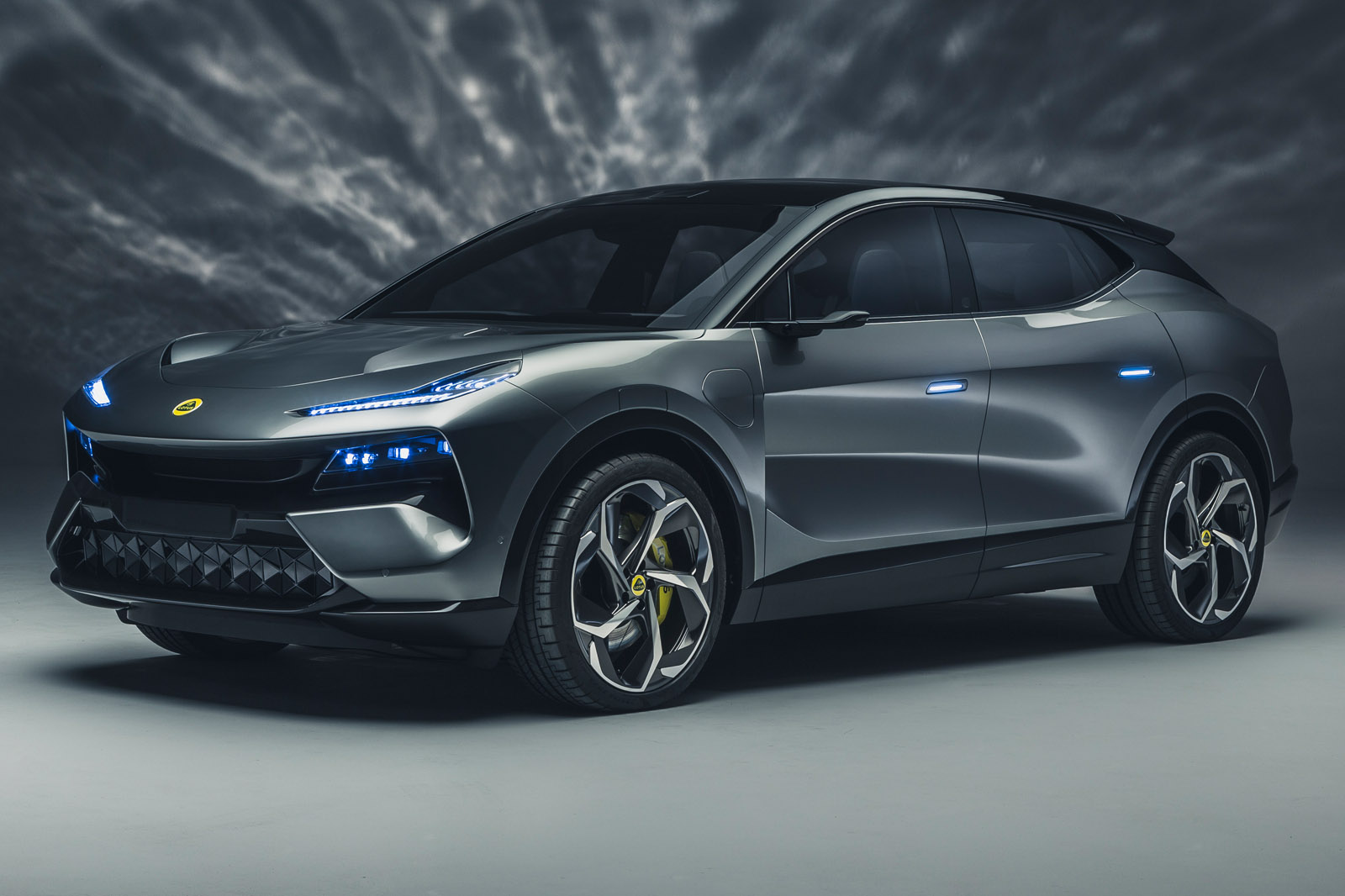 Lotus Eletre 全新电动 Hyper-SUV 发布，前后双电机马力有 600 Hp，0-100 km/h 只需 2.95 秒！