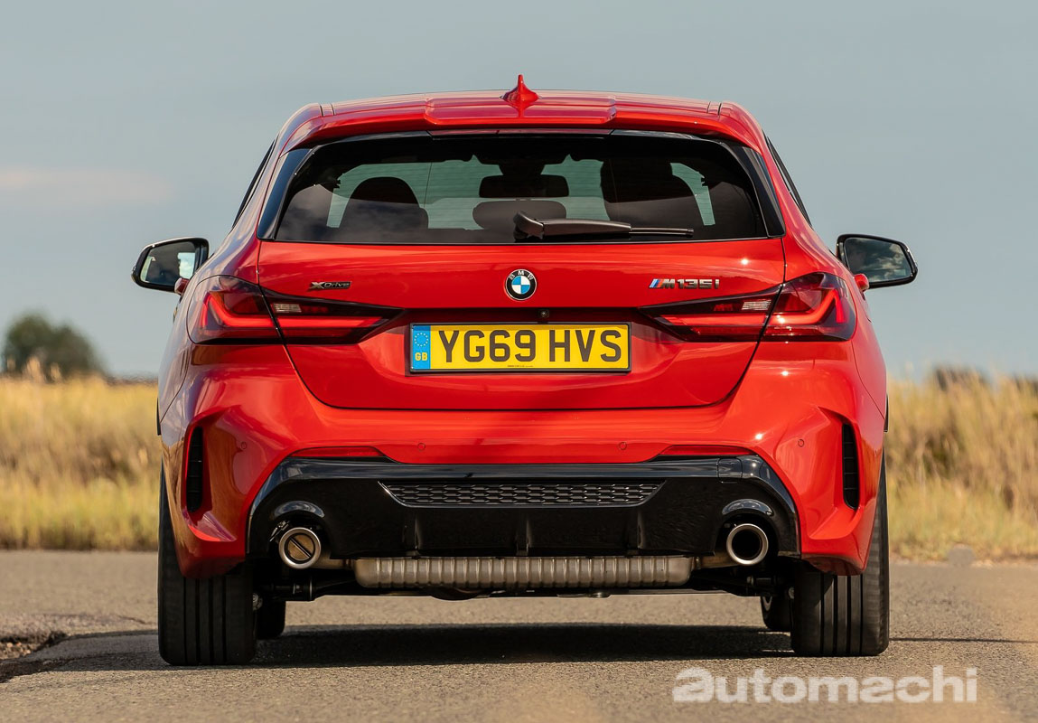 BMW M135i xDrive ：宝马最强最帅的小钢炮、2.0L涡轮引擎马力超过300 Hp！