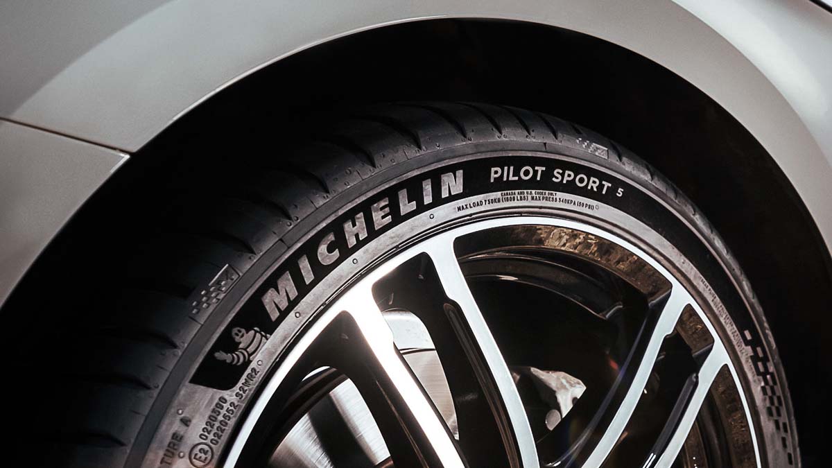 Michelin 在此蝉联全球轮胎龙头的位置，Bridgestone 紧随在后！