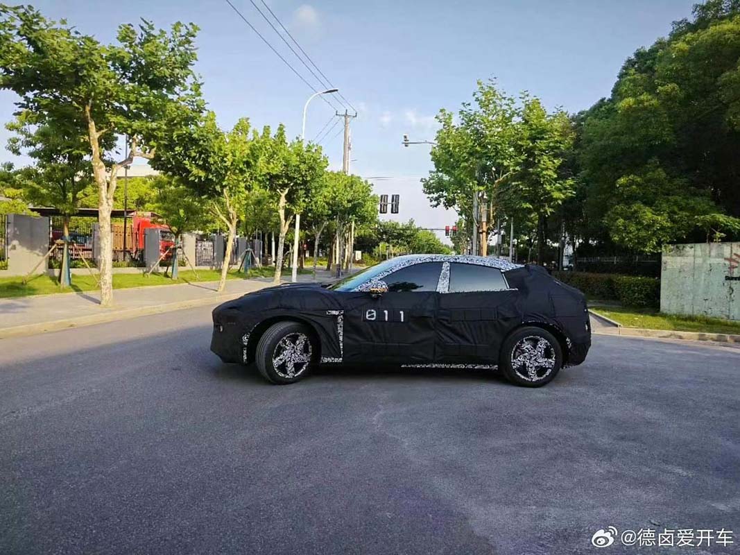 Xiaomi SUV 测试车疑似曝光，外观设计神似 Ferrari Purosangue！