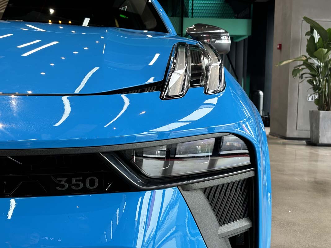 Lynk&Co 03+ TCR Cyan 实拍：可以日常开的赛车、2.0L涡轮最大马力350 Hp！