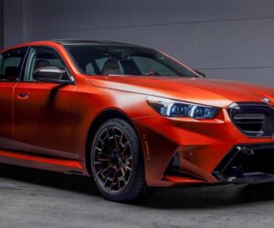 2025 BMW M5 量产版正式现身：4.4L V8 Twin Turbo+PHEV的性能怪兽，0-100加速只需3.3秒