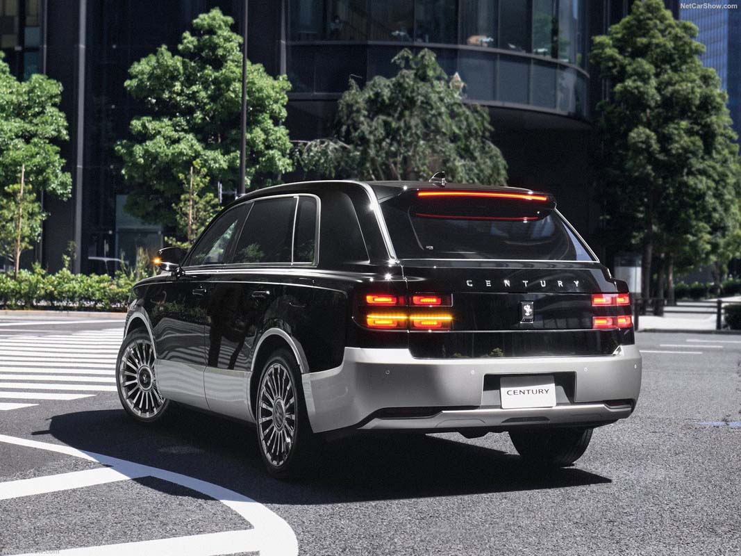 Toyota Century SUV 在中国一车难求，居然需要加价1,500,000人民币！