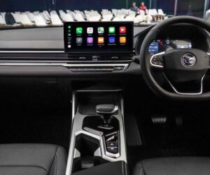 ATLAS OS 未来将支援英文、马来文、中文和广东话，Apple Carplay 也会在稍后进行 OTA 升级