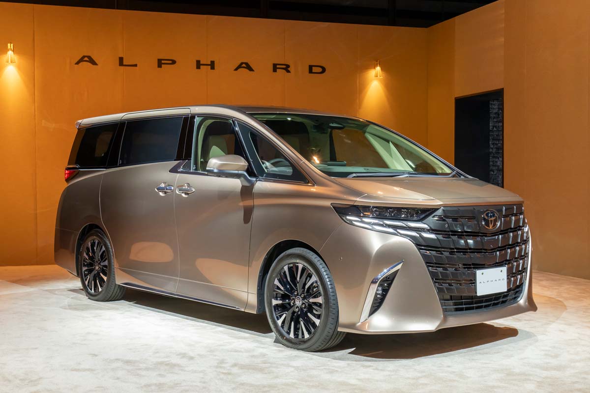 Toyota Alphard 推出入门版车型，售价低于450万日元！