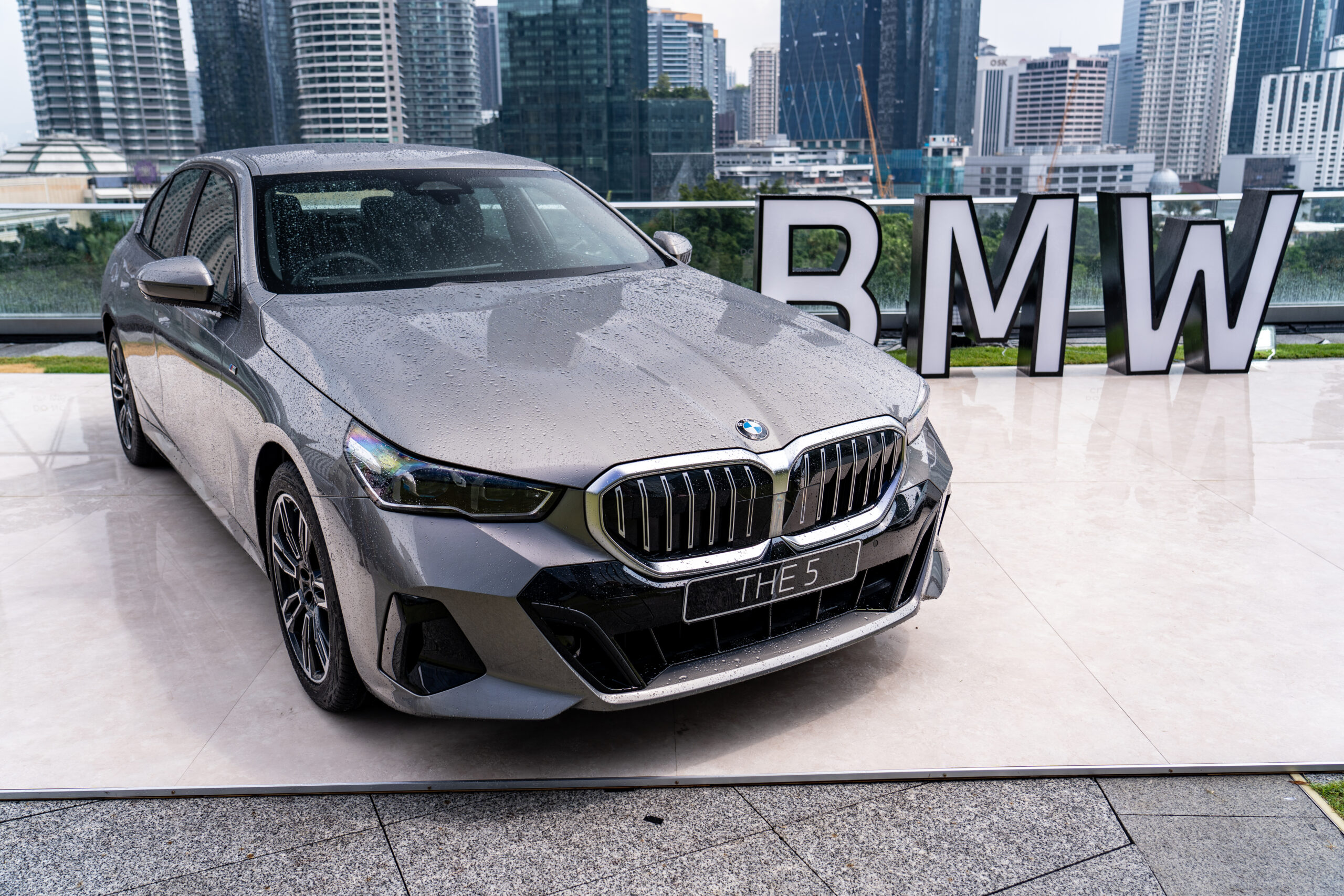 图库：BMW 520i M-Sport 大马实拍：2.0L涡轮引擎+48V轻混、售价RM 349,800