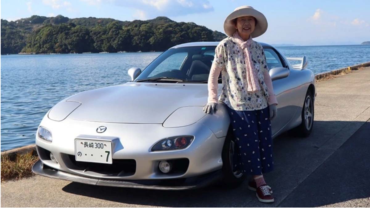 日本的传奇！79岁热血阿嫲每天开 Mazda RX-7 买菜和购物