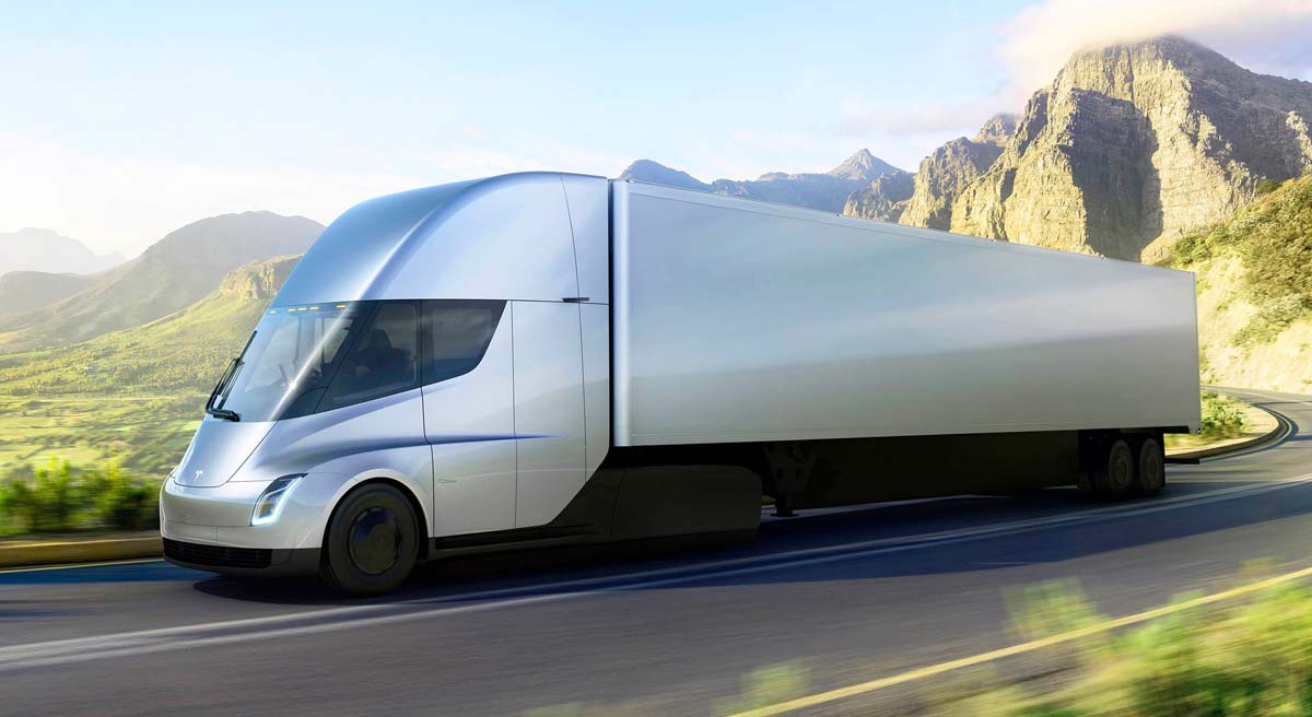 Tesla Semi 电动卡车撞树着火、消防员居然用19万公升的水才能够灭火