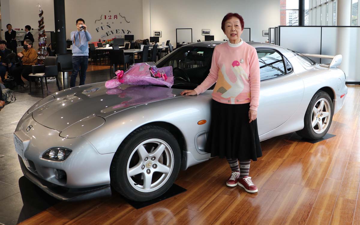 日本热血阿嬷西本尚子将开了25年的 Mazda RX-7 转让给马自达原厂